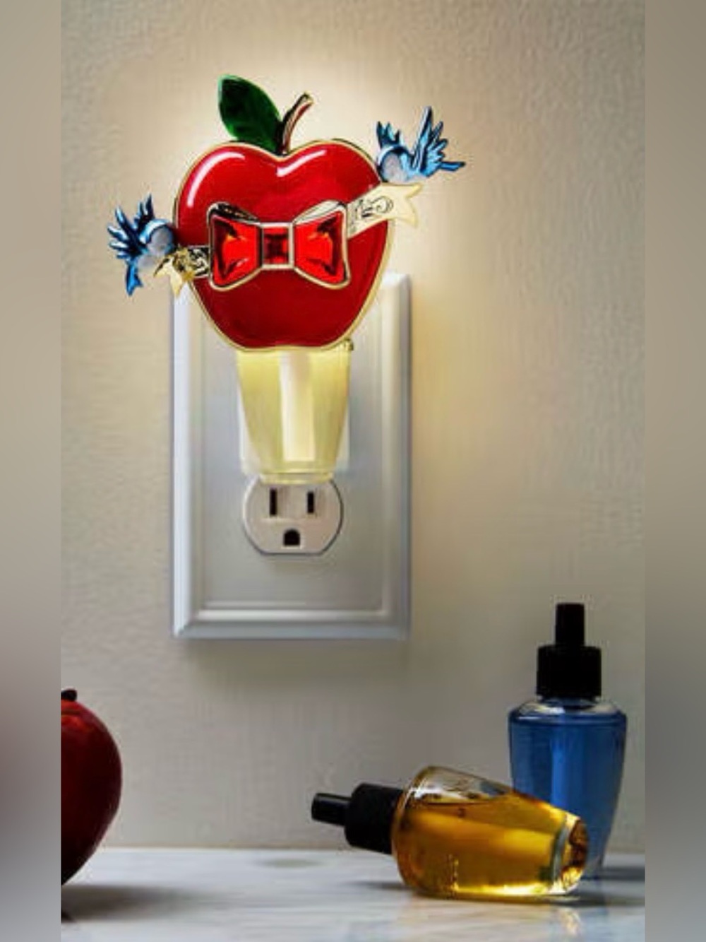 Bath & Body Works Snow White Nightlight
Wallflowers Fragrance Plug